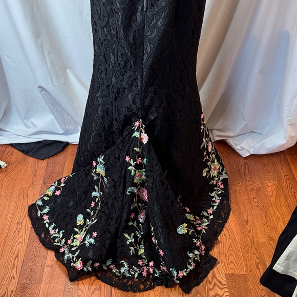 Sherri Hill Black Lace Maxi Skirt with Floral Embroidery - Picture 4 of 7